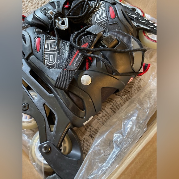 BladeRunner Phoenix Skates (Size 1-4 US) - Picture 6 of 11